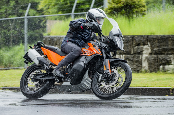 【KTM 890 ADVENTURE/R試乗記】パンチが増して林道トレックもより快適に、アドベンチャーを超えたガチオフ性能だ！の10画像