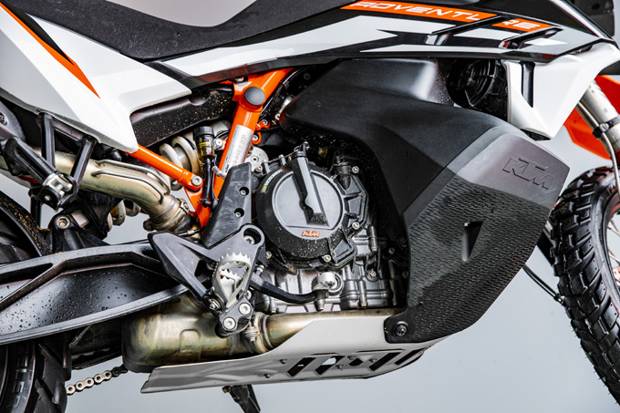 【KTM 890 ADVENTURE/R試乗記】パンチが増して林道トレックもより快適に、アドベンチャーを超えたガチオフ性能だ！の11画像