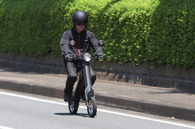 【ブレイズ スマートEV 試乗記】ママチャリ並みの軽さで簡単に折りたためる公道走行可能な100％電動バイクの10画像