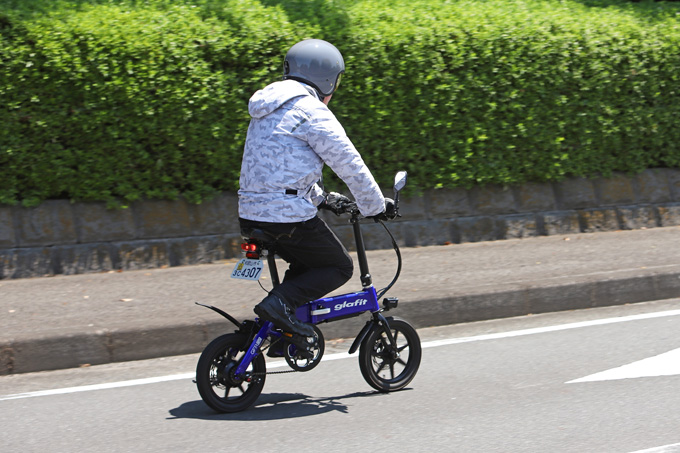 【グラフィットGFR-02 試乗記】ペダル付きで坂道走行が楽に!? 折りたたみ自転車のような電動バイクの11画像