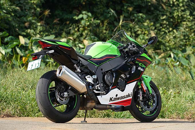 【カワサキ ニンジャ ZX-10R 試乗記】銀河系最強の実力を誇る量産型スーパーバイクの02画像