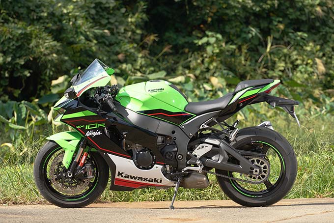 【カワサキ ニンジャ ZX-10R 試乗記】銀河系最強の実力を誇る量産型スーパーバイクの08画像