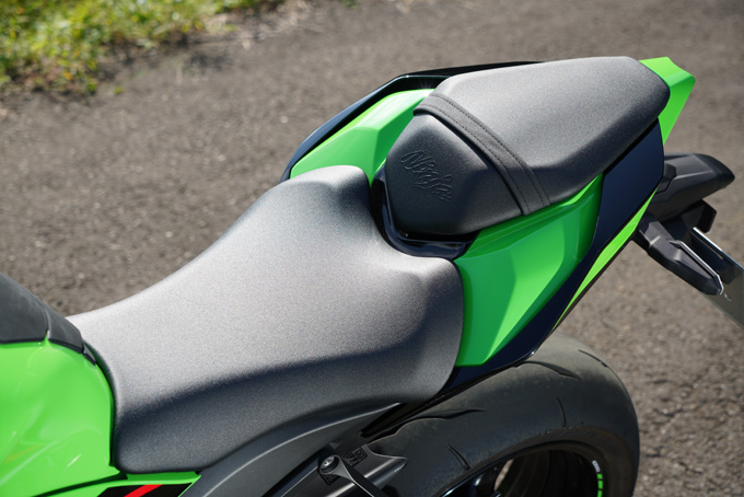 【カワサキ ニンジャ ZX-10R 試乗記】銀河系最強の実力を誇る量産型スーパーバイクの14画像