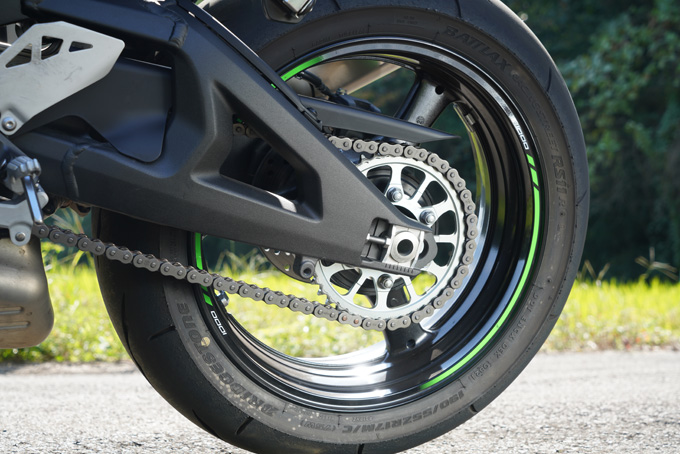 【カワサキ ニンジャ ZX-10R 試乗記】銀河系最強の実力を誇る量産型スーパーバイクの17画像