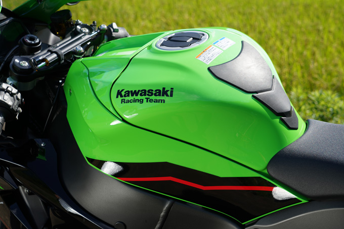 【カワサキ ニンジャ ZX-10R 試乗記】銀河系最強の実力を誇る量産型スーパーバイクの18画像