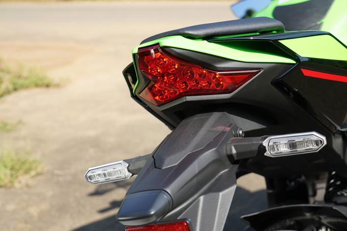 【カワサキ ニンジャ ZX-10R 試乗記】銀河系最強の実力を誇る量産型スーパーバイクの19画像