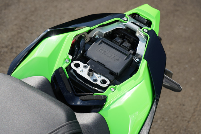 【カワサキ ニンジャ ZX-10R 試乗記】銀河系最強の実力を誇る量産型スーパーバイクの22画像