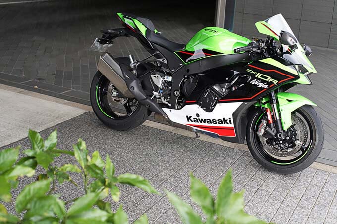 【カワサキ ニンジャ ZX-10R 試乗記】銀河系最強の実力を誇る量産型スーパーバイクのmain画像