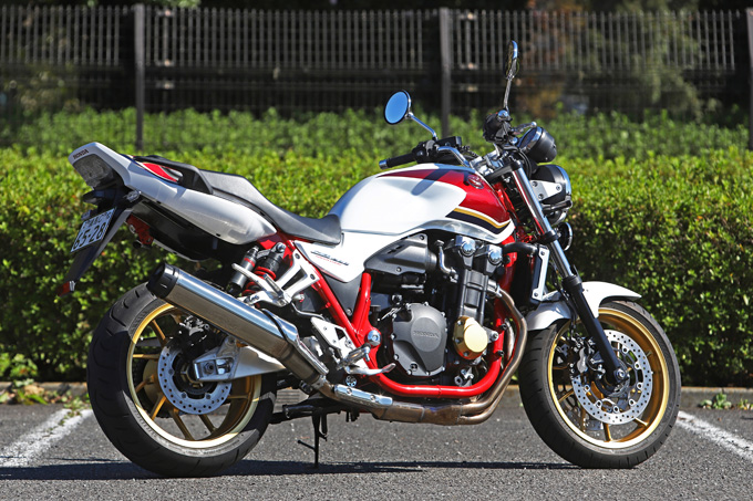 【ホンダ CB1300スーパーフォア 試乗記】ホンダのフラッグシップ・ネイキッドが数々の電子デバイスを手に入れて生まれ変わったの02画像