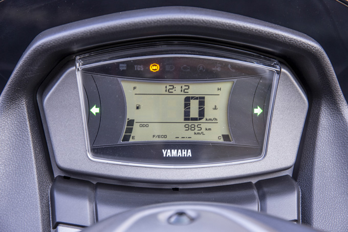 【ヤマハ NMAX125 試乗記】多岐に渡る改良で、初代を凌駕する性能を獲得の12画像