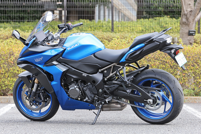 【スズキ GSX-S1000GT 試乗記】ホットなパワーユニットを先鋭的のデザインで包んだ最強の!?　グランドツアラーが誕生の04画像