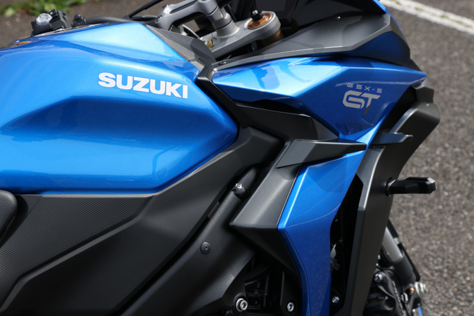 【スズキ GSX-S1000GT 試乗記】ホットなパワーユニットを先鋭的のデザインで包んだ最強の!?　グランドツアラーが誕生の18画像