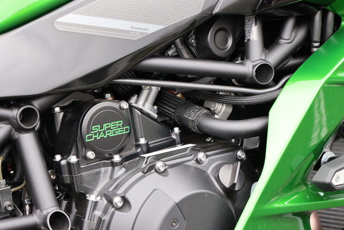 【カワサキ ニンジャH2 SX SE試乗記】スーパーチャージドエンジン搭載の最強スポーツツアラーがレーダーセンサー搭載の安全支援システムを得てさらに進化の22画像