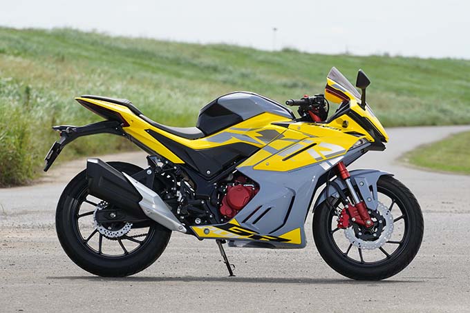 【GPX デーモンGR200R 4VALVE 試乗記】アジアンフィットなフルカウルスポーツの02画像