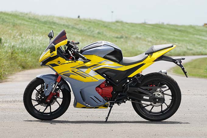 【GPX デーモンGR200R 4VALVE 試乗記】アジアンフィットなフルカウルスポーツの03画像