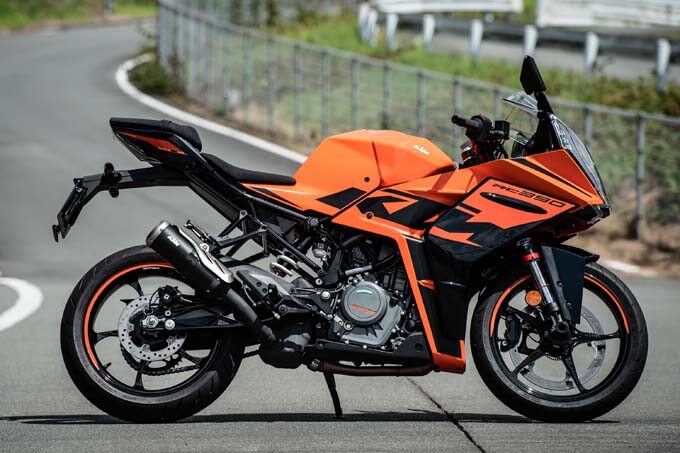 【KTM RC390試乗記】MotoGPの雰囲気に浸りながら街乗りからサーキットまで楽しめるの02画像