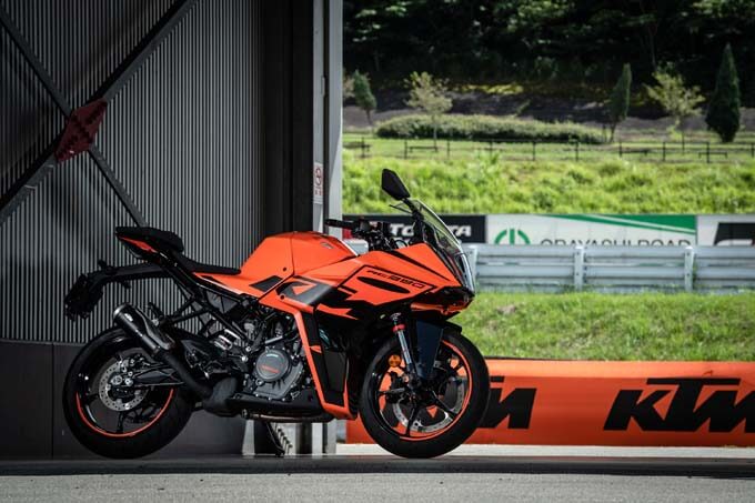 【KTM RC390試乗記】MotoGPの雰囲気に浸りながら街乗りからサーキットまで楽しめるの10画像