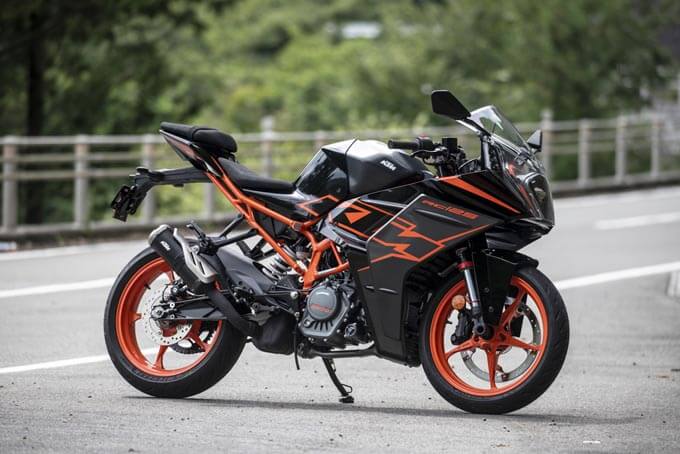 【KTM RC125 試乗記】回して乗るライディングを習得できる、スーパースポーツの入門モデルの03画像