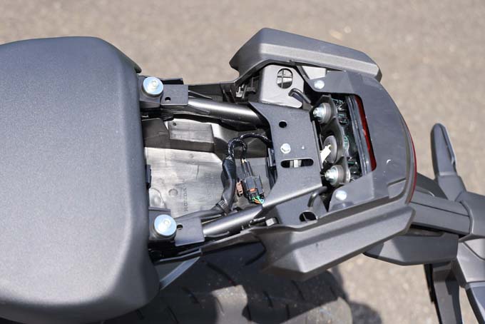 【ホンダ CB250R 試乗記】高級感や乗りやすさはそのままに足周りの進化により、上質な走りを手に入れたライトウエイト・ネイキッドの20画像