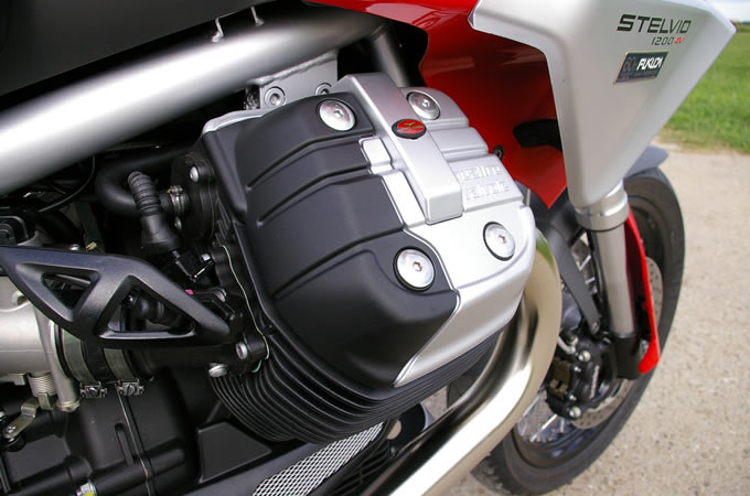 モトグッツィ ステルビオ 1200 4Vの画像