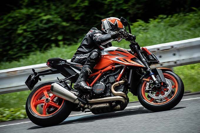 【KTM 1290スーパーデュークRエボ試乗記】電制サスを得た野獣、走りはしなやかで快適でさえあるのmain画像