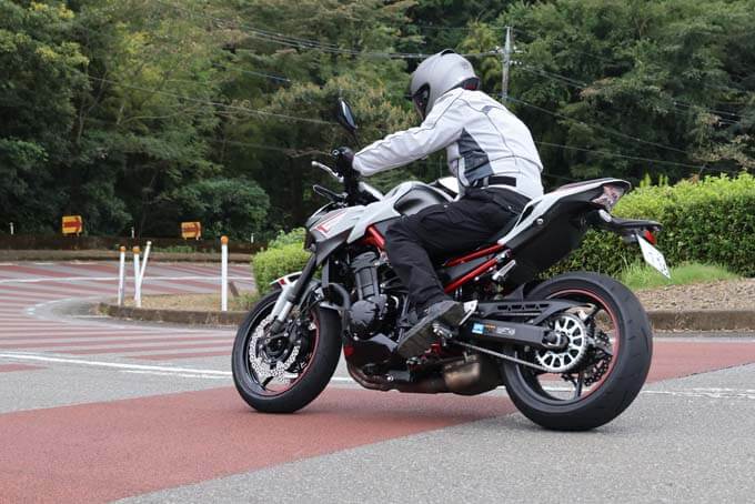 【カワサキ Z900 試乗記】凄みのある外観だが意外と扱いやすい!? オールマイティな大型ストリートファイターの10画像