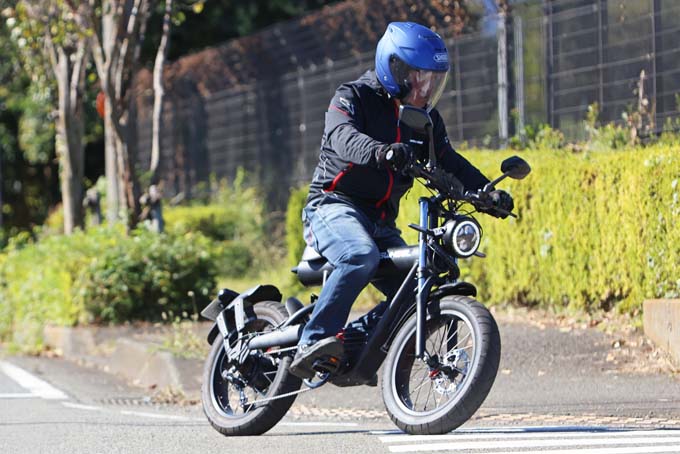 【コスウェル ミライS 試乗記】長距離走行が可能なファットタイプのスタイリッシュ電動バイクの05画像