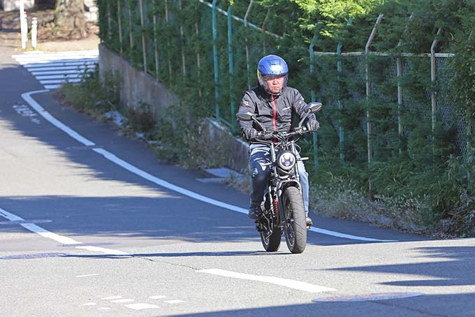 【コスウェル ミライS 試乗記】長距離走行が可能なファットタイプのスタイリッシュ電動バイクの08画像