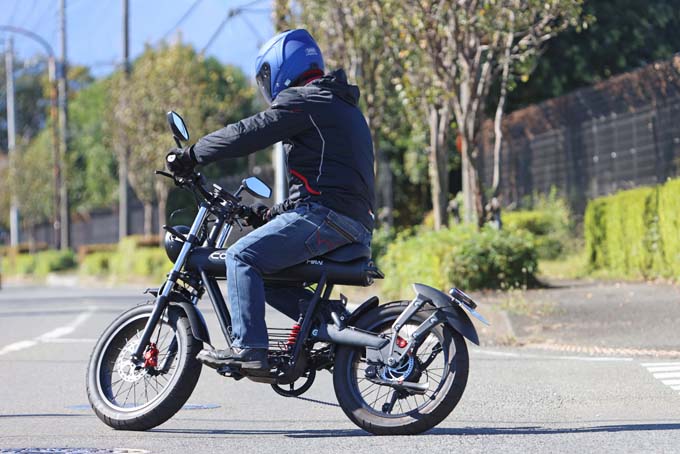 【コスウェル ミライS 試乗記】長距離走行が可能なファットタイプのスタイリッシュ電動バイクの10画像