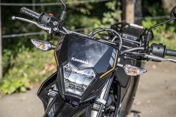 【カワサキ KLX230SM 試乗記】倒立フォークに大径ブレーキ、高い速度域に対応の09画像