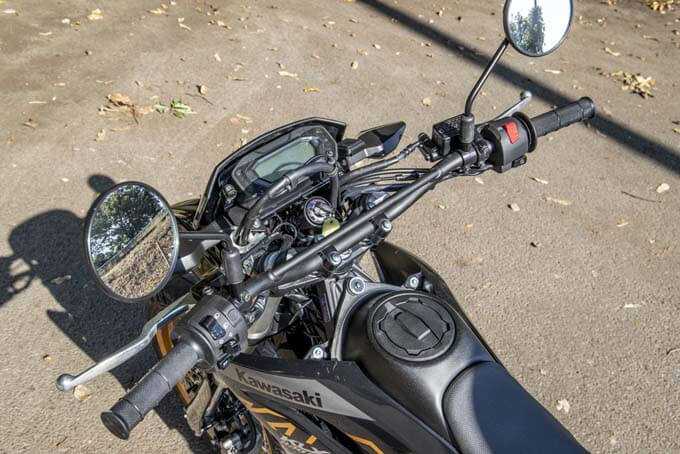 【カワサキ KLX230SM 試乗記】倒立フォークに大径ブレーキ、高い速度域に対応の12画像