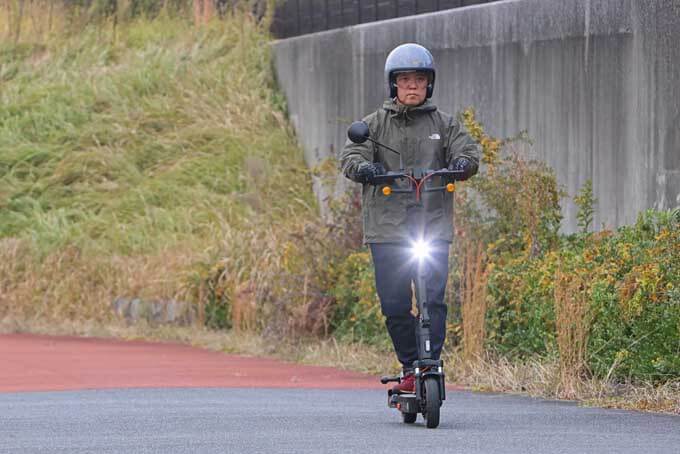 【ヤディア KS5プロ 試乗記】軽量でコンパクトな車体ながら、しっかりとした安心感のある電動キックボードの09画像