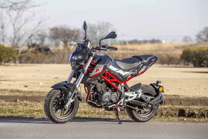 【Benelli TNT125 試乗記】12インチタイヤの軽快感と高剛性の車体に支えられた素直すぎる単気筒エンジンの06画像