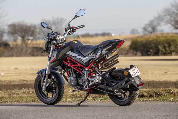 【Benelli TNT125 試乗記】12インチタイヤの軽快感と高剛性の車体に支えられた素直すぎる単気筒エンジンの07画像