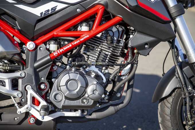 【Benelli TNT125 試乗記】12インチタイヤの軽快感と高剛性の車体に支えられた素直すぎる単気筒エンジンの12画像