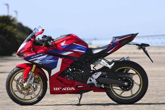 【2023年型ホンダCBR250RR 試乗記】先代を凌駕する戦闘力を獲得しながら、先代と同等の扱いやすさを維持の03画像