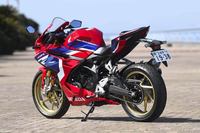 【2023年型ホンダCBR250RR 試乗記】先代を凌駕する戦闘力を獲得しながら、先代と同等の扱いやすさを維持の08画像