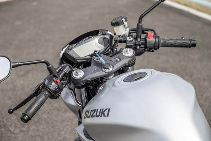 【SUZUKI SV650X 試乗記】Vツインエンジンを堪能できるカフェレーサー風ネイキッドスポーツの11画像