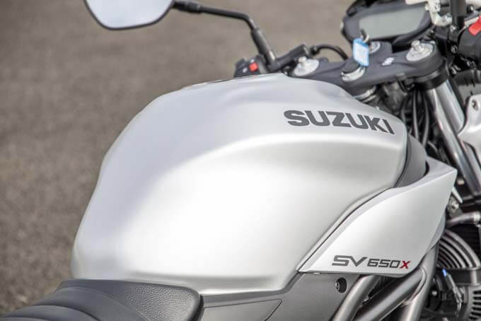 【SUZUKI SV650X 試乗記】Vツインエンジンを堪能できるカフェレーサー風ネイキッドスポーツの14画像