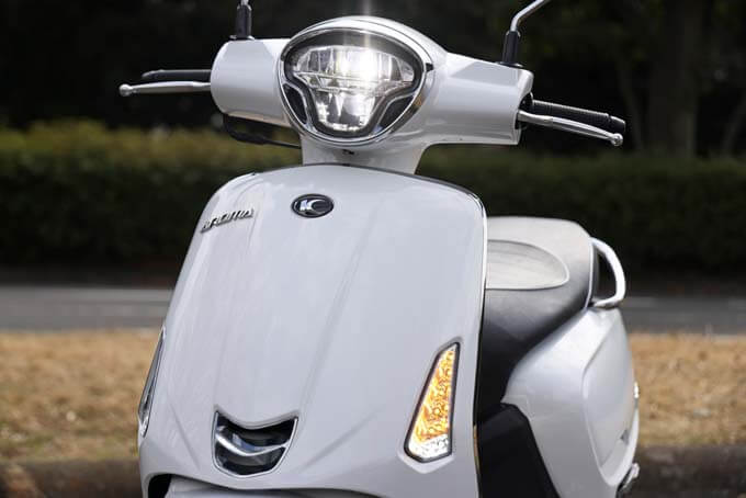 【キムコ アローマ150 試乗記】軽くコンパクトなボディだが高速にも乗れる！！ レトロモダンテイストのスクーターの10画像