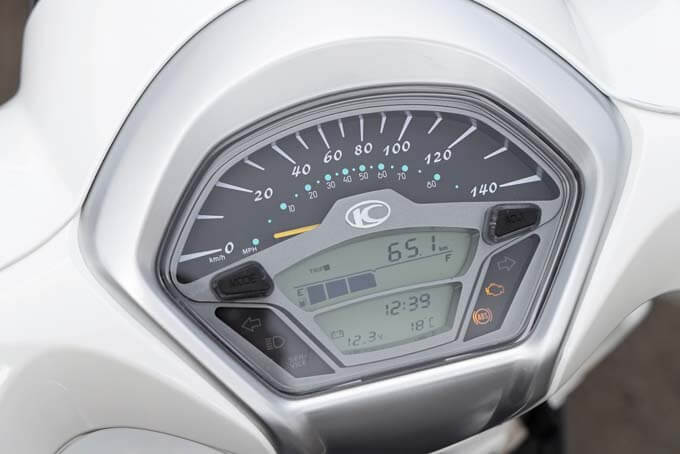 【キムコ アローマ150 試乗記】軽くコンパクトなボディだが高速にも乗れる！！ レトロモダンテイストのスクーターの11画像