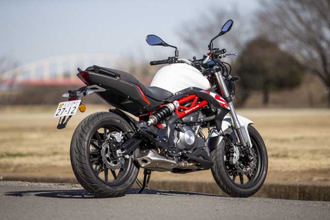 【Benelli TNT 249S 試乗記】250ccクラス規格外のシャーシに支えられた安心感が、高回転域の使用を可能にするの02画像