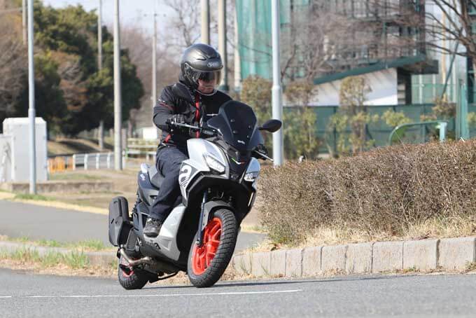 【アプリリア SR GT 125 試乗記】遊びの範囲をグンと広げてくれる、アドベンチャーライクな125ccスクーターの10画像