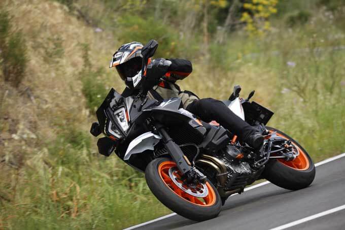 【KTM 890SMT 試乗記】スーパーモタードとツーリングの融合！走りの本質を追求しつつも、その守備範囲は広いの08画像