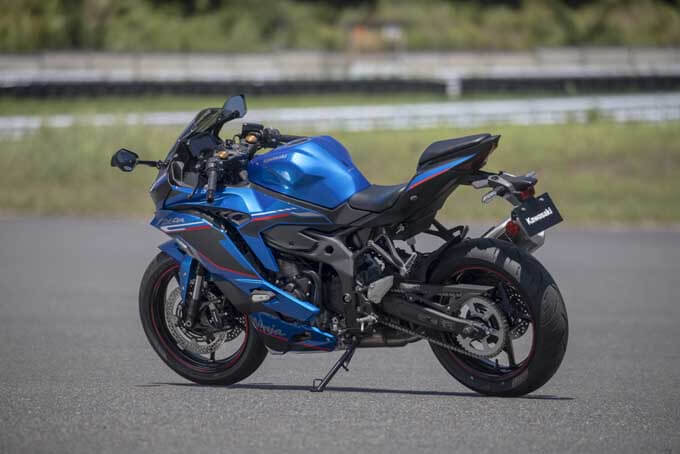 【カワサキ ニンジャ ZX-4R SE試乗記】サーキットでも使いきれない77馬力、10,000回転以上で昂る4気筒エンジンの04画像