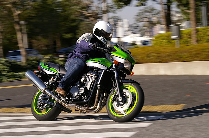 カワサキ ZRX1200Rの画像