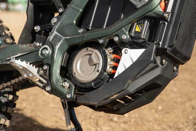 【サーロン ウルトラビー 試乗記】航続距離100km超え、本気で遊べる電動オフロードバイクの12画像