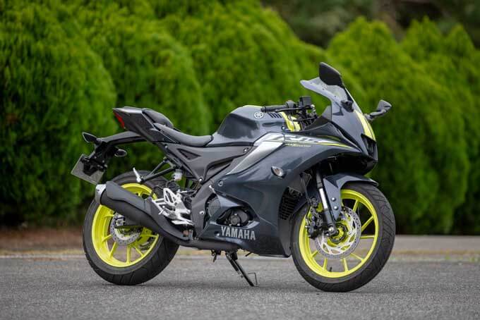 【ヤマハ YZF-R15 試乗記】税抜50万円ジャスト！　250ccにも見劣りしない、クラスを超えたハイスペックマシンの01画像