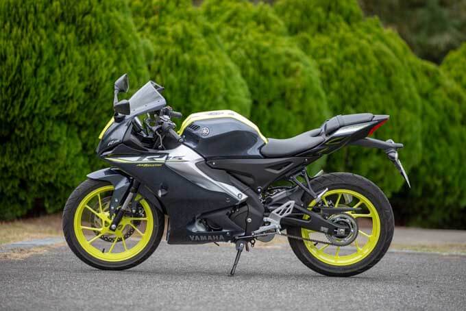 【ヤマハ YZF-R15 試乗記】税抜50万円ジャスト！　250ccにも見劣りしない、クラスを超えたハイスペックマシンの画像の07画像