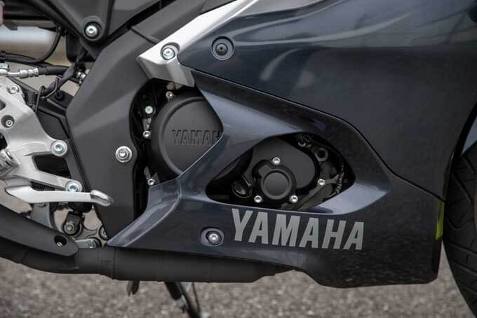 【ヤマハ YZF-R15 試乗記】税抜50万円ジャスト！　250ccにも見劣りしない、クラスを超えたハイスペックマシンの12画像